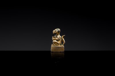 Lot 10 - A GILT BRONZE ‘MONKEY AND PEACH’ SEAL, NORTHERN WEI DYNASTY