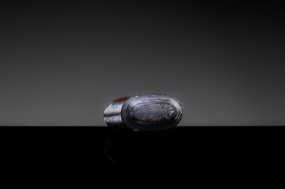 Lot 4 - A SMALL AND FINE LACQUER BOX, HAN DYNASTY