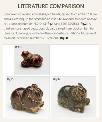 Lot 23 - A BLACK GIT BEAD IN THE FORM OF A RECUMBENT LION, HAN DYNASTY