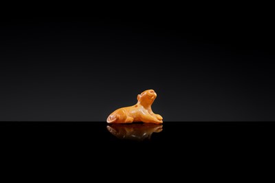 Lot 28 - A SMALL AND RARE AMBER PENDANT IN THE FORM OF A RECLINING TIGER, LIAO DYNASTY