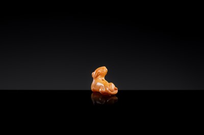 Lot 28 - A SMALL AND RARE AMBER PENDANT IN THE FORM OF A RECLINING TIGER, LIAO DYNASTY