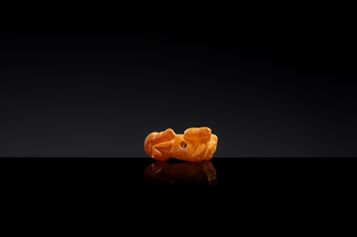 Lot 28 - A SMALL AND RARE AMBER PENDANT IN THE FORM OF A RECLINING TIGER, LIAO DYNASTY