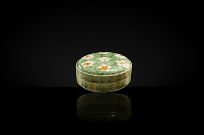 Lot 36 - A SMALL SANCAI GLAZED POTTERY BOX AND COVER, TANG DYNASTY