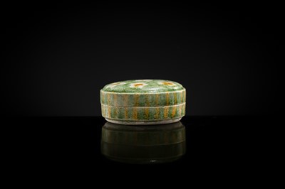 Lot 36 - A SMALL SANCAI GLAZED POTTERY BOX AND COVER, TANG DYNASTY