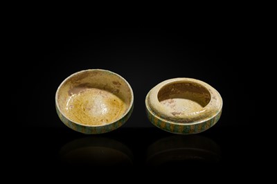 Lot 36 - A SMALL SANCAI GLAZED POTTERY BOX AND COVER, TANG DYNASTY