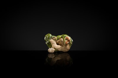 Lot 43 - A GREEN AND WHITE GLAZED POTTERY FIGURE OF A LION SCRATCHING ITSELF, TANG DYNASTY