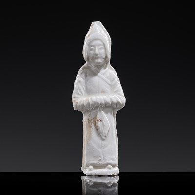 Lot 57 - A SMALL WHITE GLAZED DINGYAO FIGURE OF A PRIEST (MUSHI), LIAO DYNASTY