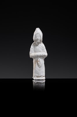 Lot 57 - A SMALL WHITE GLAZED DINGYAO FIGURE OF A PRIEST (MUSHI), LIAO DYNASTY