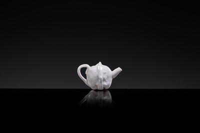 Lot 52 - A MINIATURE DINGYAO WHITE GLAZED ‘WALNUT’ EWER, LIAO DYNASTY