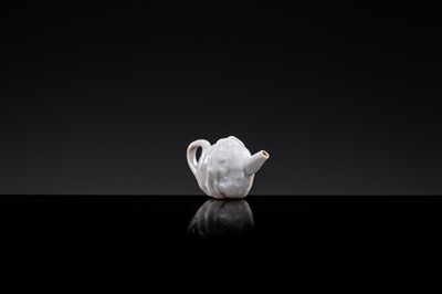 Lot 52 - A MINIATURE DINGYAO WHITE GLAZED ‘WALNUT’ EWER, LIAO DYNASTY