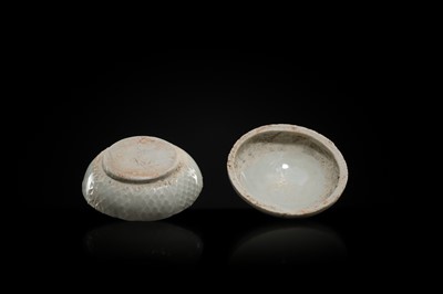 Lot 53 - A PORCELAIN ‘LOTUS’ BOX AND COVER, LIAO OR SONG DYNASTY