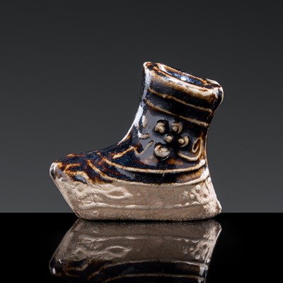 Lot 104 - A CIZHOU POTTERY FIGURE OF A BOOT, JIN DYNASTY