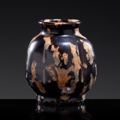 Lot 55 - A SMALL JIZHOU ‘TORTOISE SHELL’ SPLASHED JARLET, SONG DYNASTY