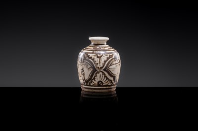 A SMALL CIZHOU SLIP PAINTED ‘CIVIL SERVANT’ JARLET, JIN-YUAN DYNASTY