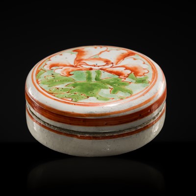 Lot 119 - A CIZHOU GLAZED ‘PEONY’ STONEWARE BOX AND COVER, JIN DYNASTY