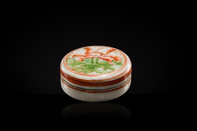 A CIZHOU GLAZED ‘PEONY’ STONEWARE BOX AND COVER, JIN DYNASTY