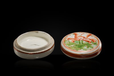 A CIZHOU GLAZED ‘PEONY’ STONEWARE BOX AND COVER, JIN DYNASTY