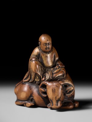 Lot 84 - A SUPERB AND EARLY WOOD NETSUKE OF ROSHI SEATED ON HIS OX