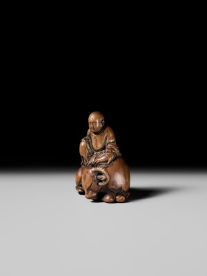 Lot 84 - A SUPERB AND EARLY WOOD NETSUKE OF ROSHI SEATED ON HIS OX