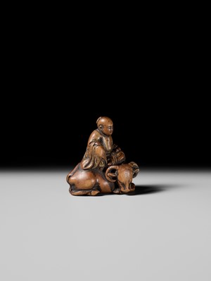 Lot 84 - A SUPERB AND EARLY WOOD NETSUKE OF ROSHI SEATED ON HIS OX