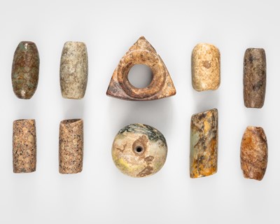 Lot 914 - A LOT WITH TEN CHINESE JADE AND HARDSTONE BEADS, NEOLITHIC TO MING