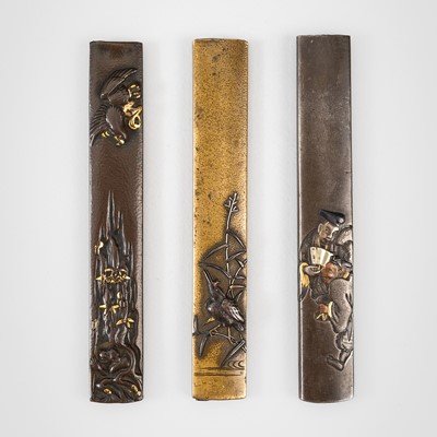 Lot 1250 - A GROUP OF THREE MIXED METAL KOZUKA