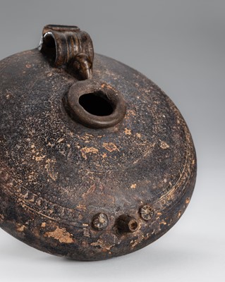 Lot 1305 - A KHMER POTTERY ‘BIRD’ VESSEL, ANGKOR PERIOD, 12TH-13TH CENTURY