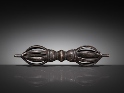 Lot 3 - A LARGE COPPER-INLAID IRON VAJRA, 12TH-15TH CENTURY