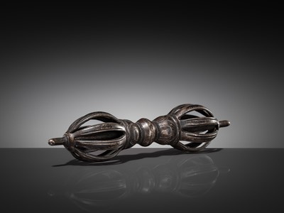 Lot 3 - A LARGE COPPER-INLAID IRON VAJRA, 12TH-15TH CENTURY