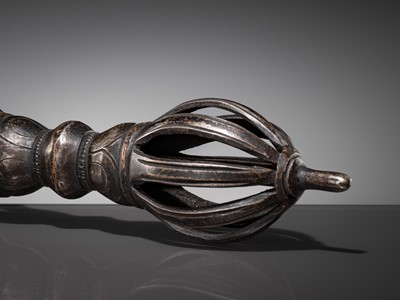 Lot 3 - A LARGE COPPER-INLAID IRON VAJRA, 12TH-15TH CENTURY