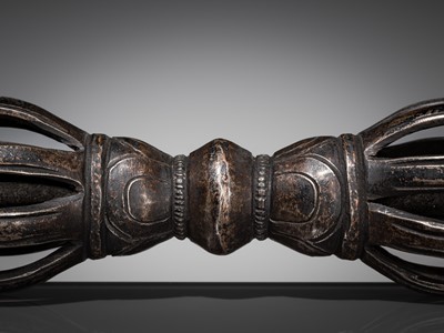 Lot 3 - A LARGE COPPER-INLAID IRON VAJRA, 12TH-15TH CENTURY