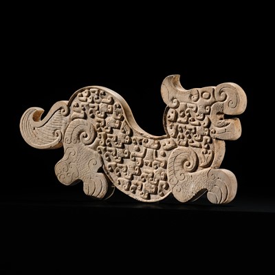 Lot 162 - A RARE JADE ‘PRANCING TIGER’ PENDANT, WARRING STATES PERIOD