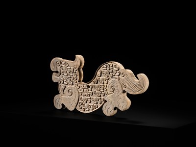 Lot 162 - A RARE JADE ‘PRANCING TIGER’ PENDANT, WARRING STATES PERIOD