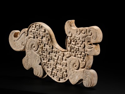 Lot 162 - A RARE JADE ‘PRANCING TIGER’ PENDANT, WARRING STATES PERIOD