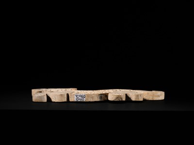 Lot 162 - A RARE JADE ‘PRANCING TIGER’ PENDANT, WARRING STATES PERIOD