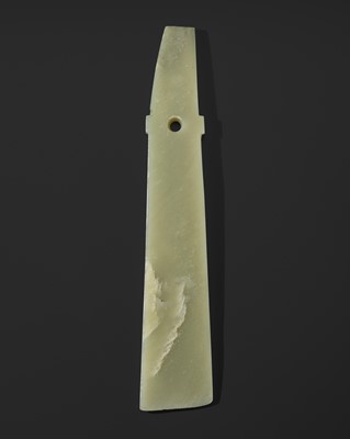 A LARGE GREEN JADE BLADE, ZHANG, LATE NEOLITHIC PERIOD, QIJIA CULTURE