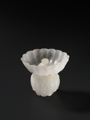 Lot 319 - A MUGHAL CARVED CRYSTAL VESSEL AND COVER, PIKDAN, 17TH-18TH CENTURY