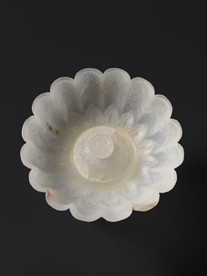 Lot 319 - A MUGHAL CARVED CRYSTAL VESSEL AND COVER, PIKDAN, 17TH-18TH CENTURY