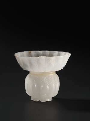Lot 319 - A MUGHAL CARVED CRYSTAL VESSEL AND COVER, PIKDAN, 17TH-18TH CENTURY