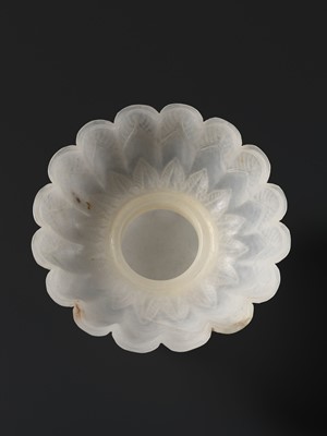Lot 319 - A MUGHAL CARVED CRYSTAL VESSEL AND COVER, PIKDAN, 17TH-18TH CENTURY
