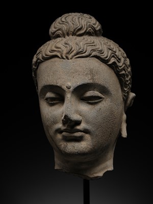 Lot 182 - A GRAY SCHIST HEAD OF BUDDHA, ANCIENT REGION OF GANDHARA, 2ND-3RD CENTURY