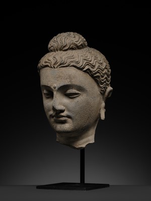 Lot 182 - A GRAY SCHIST HEAD OF BUDDHA, ANCIENT REGION OF GANDHARA, 2ND-3RD CENTURY