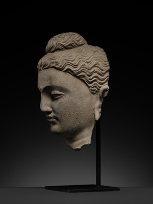 Lot 182 - A GRAY SCHIST HEAD OF BUDDHA, ANCIENT REGION OF GANDHARA, 2ND-3RD CENTURY