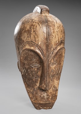 Lot 1397 - AN AFRICAN FANG MASK, NGIL