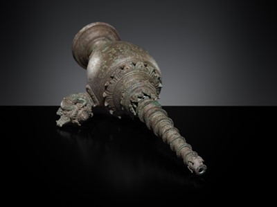 Lot 680 - A BRONZE HOLY WATER VESSEL, KAMANDALU, EAST JAVA, 13TH-14TH CENTURY