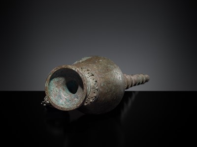 Lot 680 - A BRONZE HOLY WATER VESSEL, KAMANDALU, EAST JAVA, 13TH-14TH CENTURY