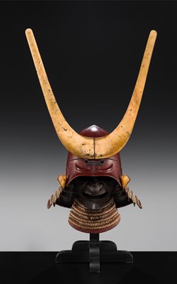 Lot 92 - A RED-LACQUERED IRON SHIINARI KABUTO WITH TENTSUKU MAEDATE AND IRON RESSEI MENPO