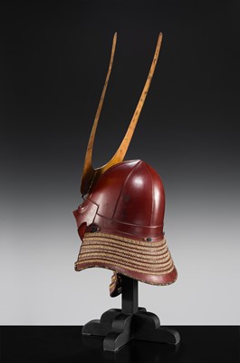 Lot 92 - A RED-LACQUERED IRON SHIINARI KABUTO WITH TENTSUKU MAEDATE AND IRON RESSEI MENPO