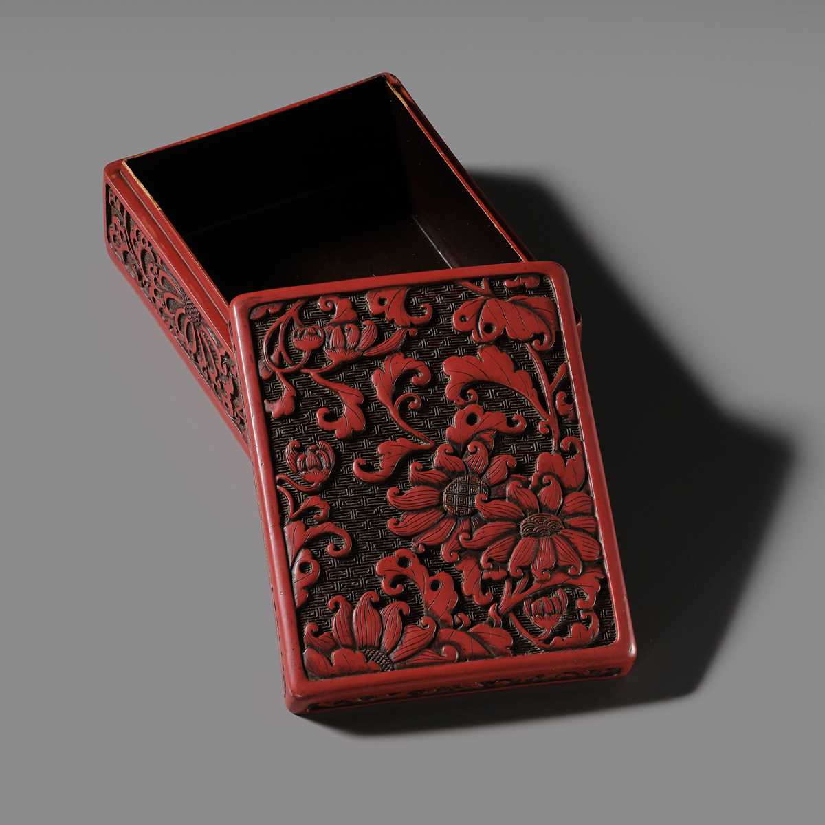 A CINNABAR LACQUER ‘CHRYSANTHEMUM’ BOX AND COVER, QING DYNASTY