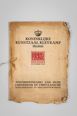 Lot 829 - A GROUP OF 25 AUCTION CATALOGS AND BOOKS ON EAST ASIAN ART